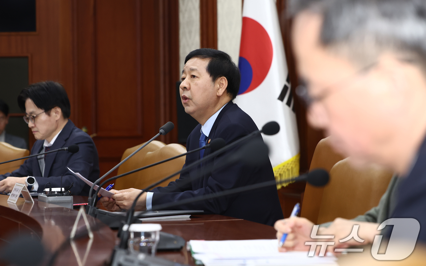 30년 만에 석유 최고가격제 시행하는 정부