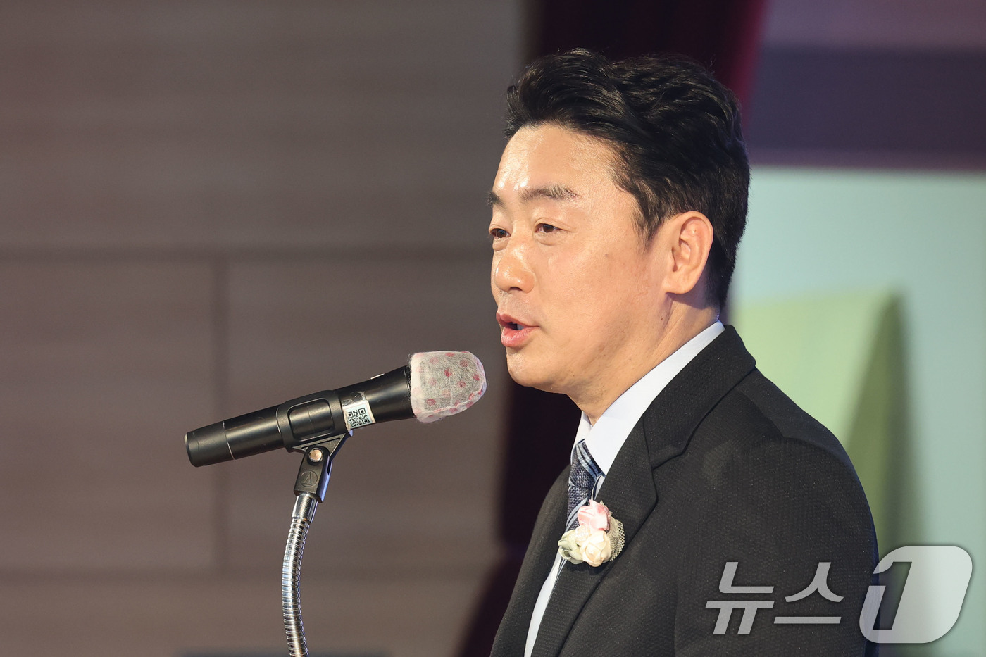 李대통령 축사 대독하는 강훈식 비서실장