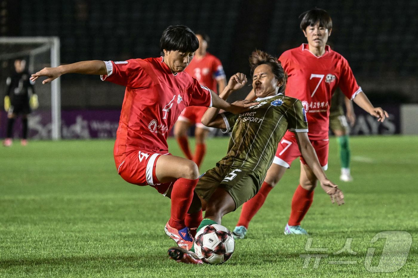 경기 펼치는 북한 내고향 축구단