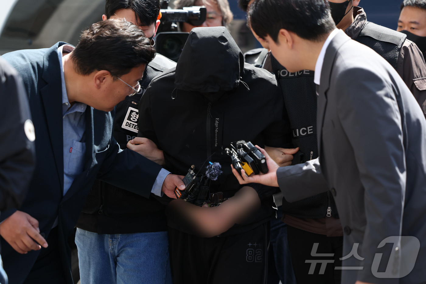 영장심사 출석하는 여고생 살해 피의자