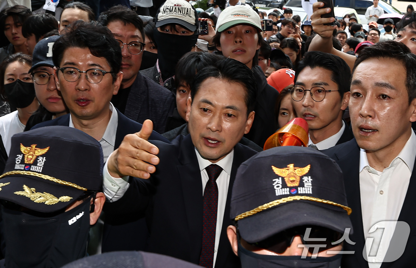 송파 개표소 도착한 장동혁 대표