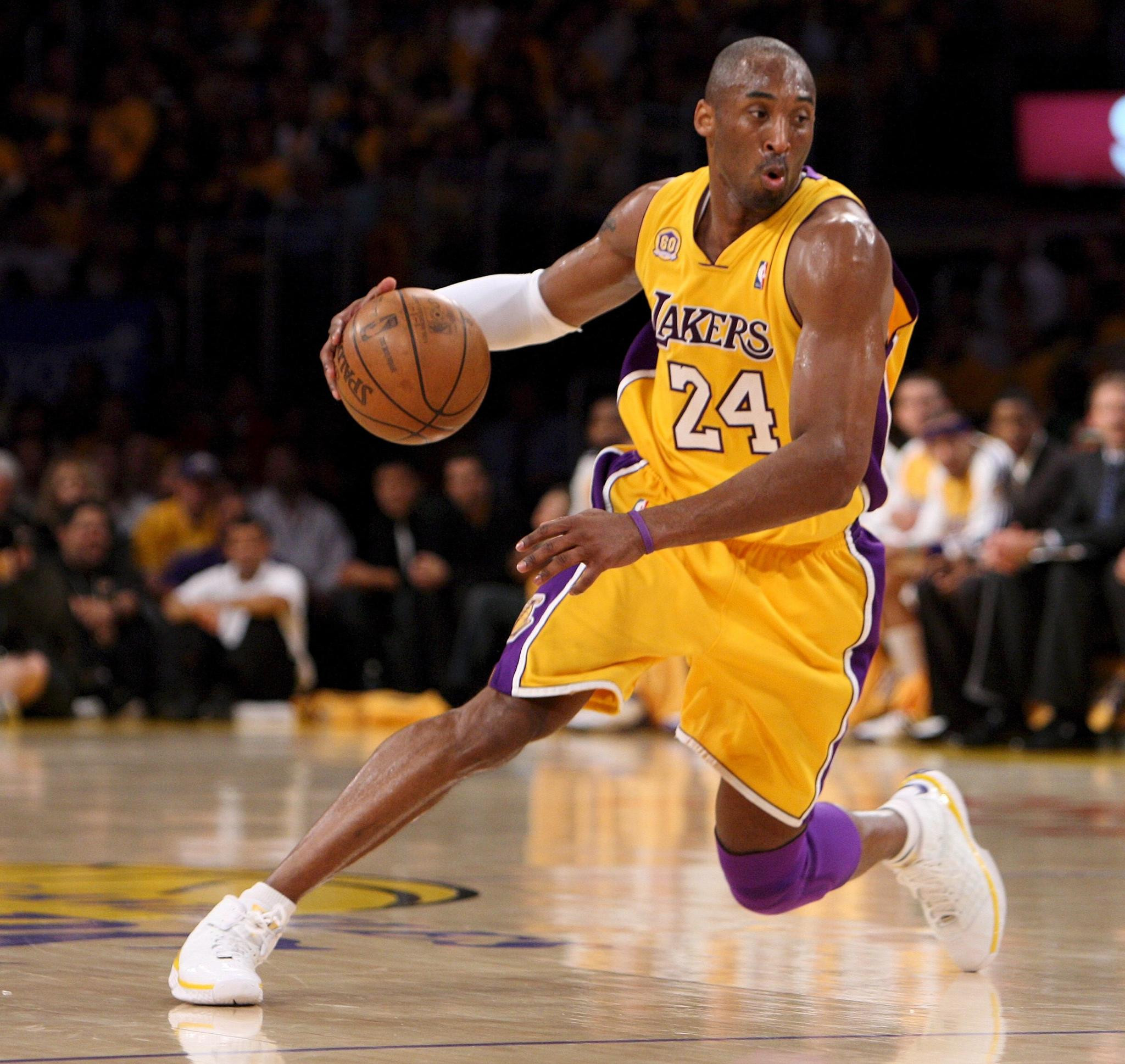 18살 코비 브라이언트의 NBA 데뷔전 유니폼, 100억원에 낙찰