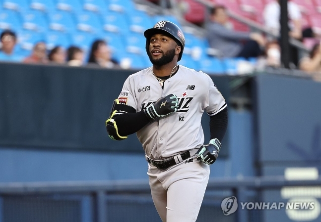 kt 위즈, 로하스 주니어 만루홈런.. 선두 KIA 5연승 제동