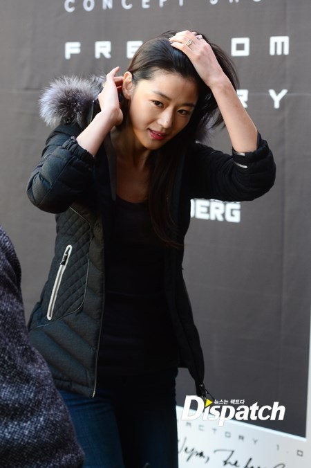 [현장포토] 머리 넘기니~…전지현, 청순미녀 끝판왕