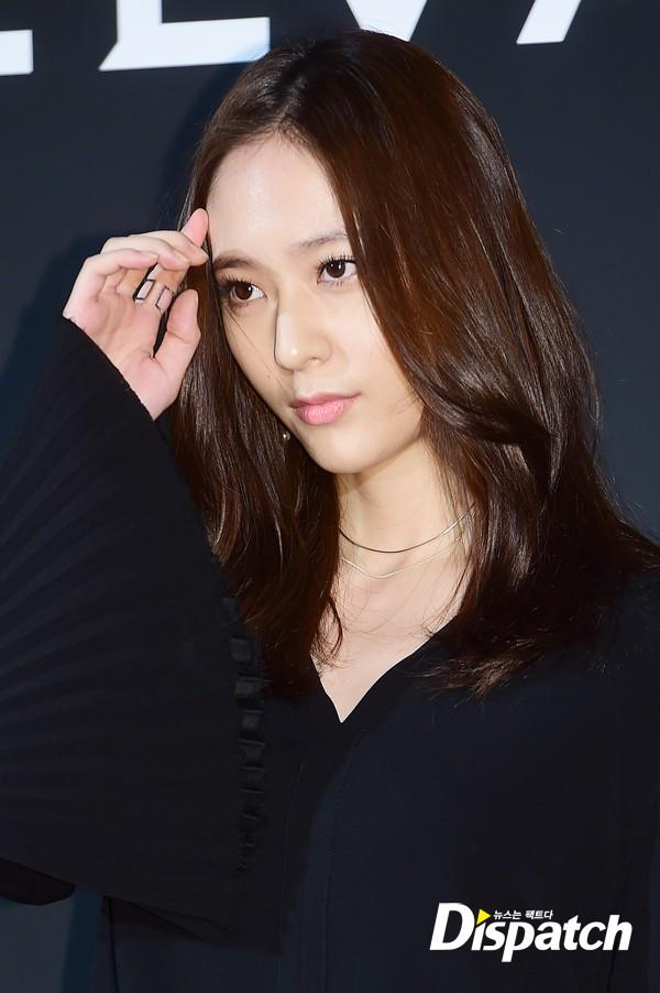 [현장포토] 손 끝까지 시크…크리스탈, 차도녀 포스