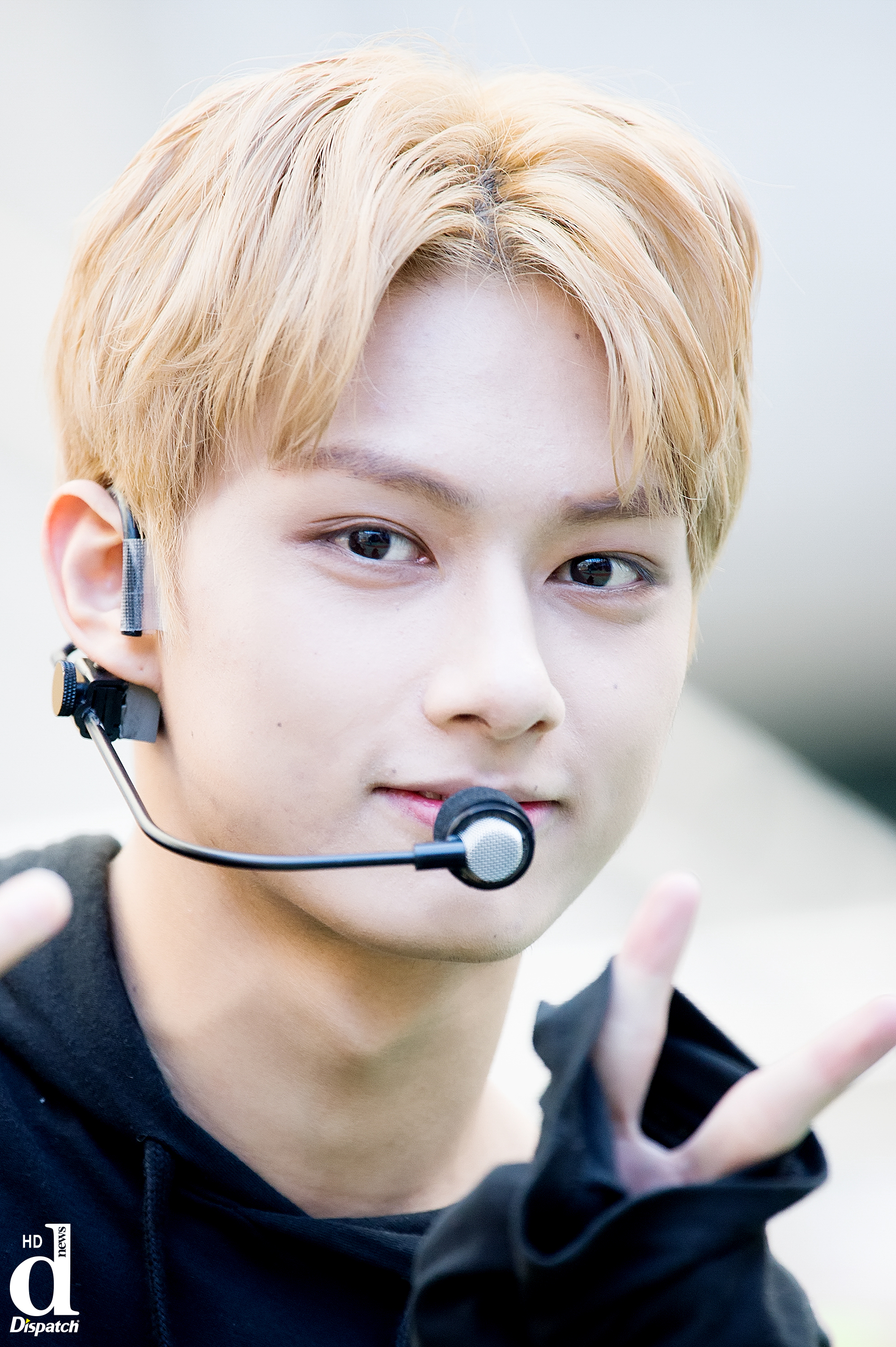 [HD포토] 함부로, 브이하게ㅣ세븐틴 준
