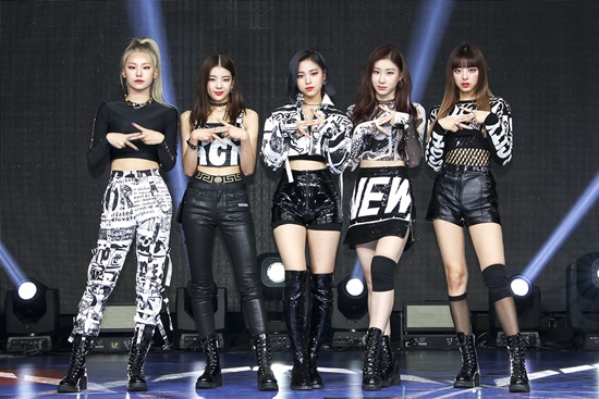 있지, 컴백 쇼케이스 성공…5명이 만든 워너비, 믿지