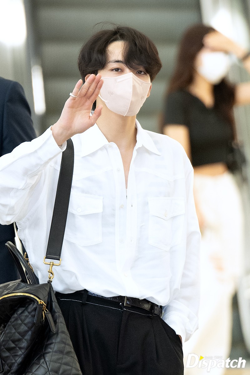 [현장포토] 설.렘.주.의.보…정한, 로맨틱 손인사