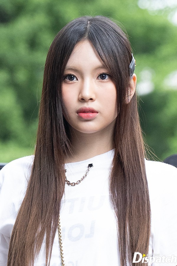 뉴진스 혜인, 컴백 활동 불참…발등 미세 골절, 회복 집중