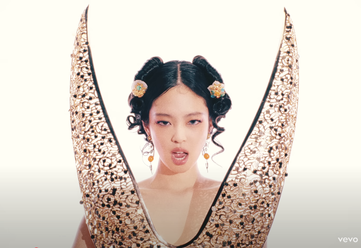 [D-eye] 원석은 루비가 됐다…제니, 뮤지션의 연마