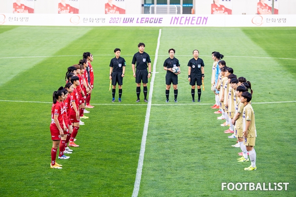 [WK포토] 경기 전 인사하는 인천현대제철과 창녕WFC 선수들