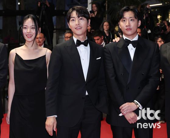 생애 첫 칸영화제 송중기 화란 팀, 감동·설렘·환희의 레드카펫(종합)