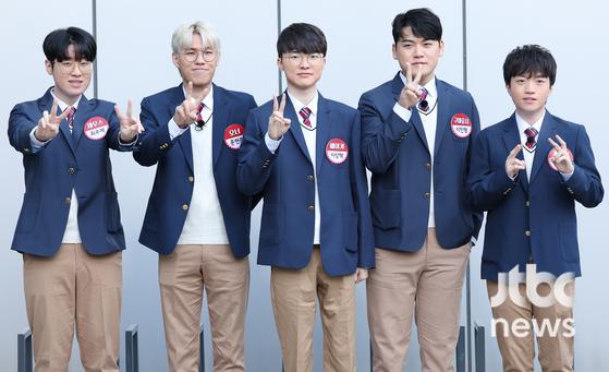 페이커, T1 멤버들과 아는형님 녹화 참석