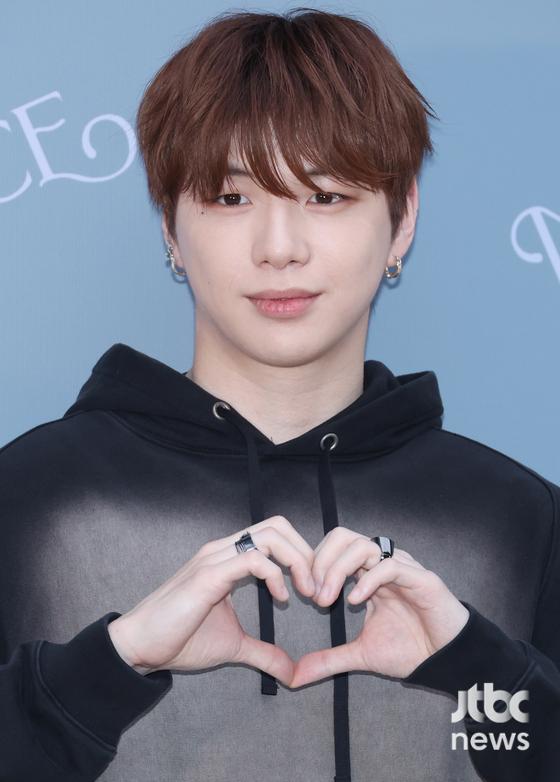 강다니엘, 소속사 폐업·분쟁에도 열일…워터밤 라인업 합류(종합)
