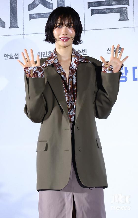 흉기 든 강도 제압한 나나 모녀, 정당방위 인정