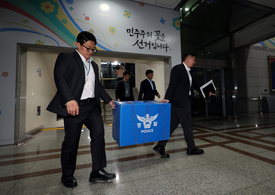 합수본, 선관위 압수수색 종료…"압수물 면밀히 분석"