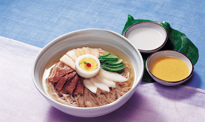 韓?料理レシピシリ?ズ：冷?(냉면)
