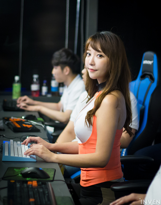 [포토] 디팩토리 모터스포츠 송다미 매니저, 팀장전 이기러 왔어요!