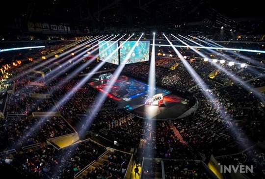 [e스포츠 연말특집⑤] 키워드로 돌아본 2016 LoL e스포츠
