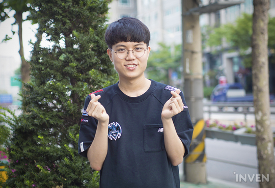 [인터뷰] 첫 시즌과 첫 우승, 그리고 롤드컵 - 롱주 게이밍 커즈 문우찬