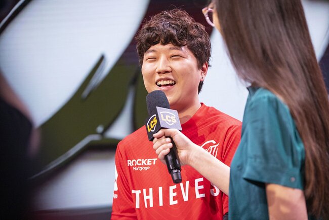 [인터뷰] 썸데이 김찬호 근황, 100T의 프랜차이즈 스타가 되고 싶어요