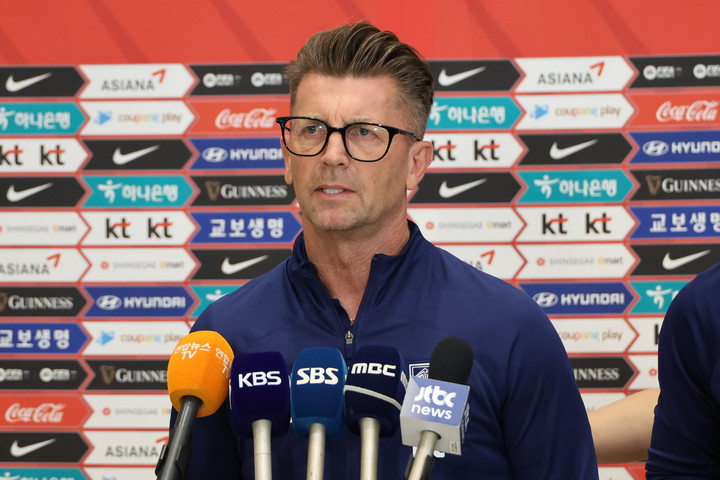 조별리그 탈락 女 축구대표팀 귀국...벨 감독 韓 여자축구 중요한 시기