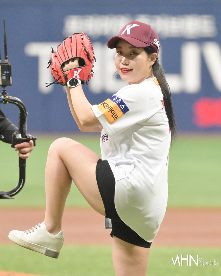 [Ms포토] 제이세라 애국가에 이어 시구까지