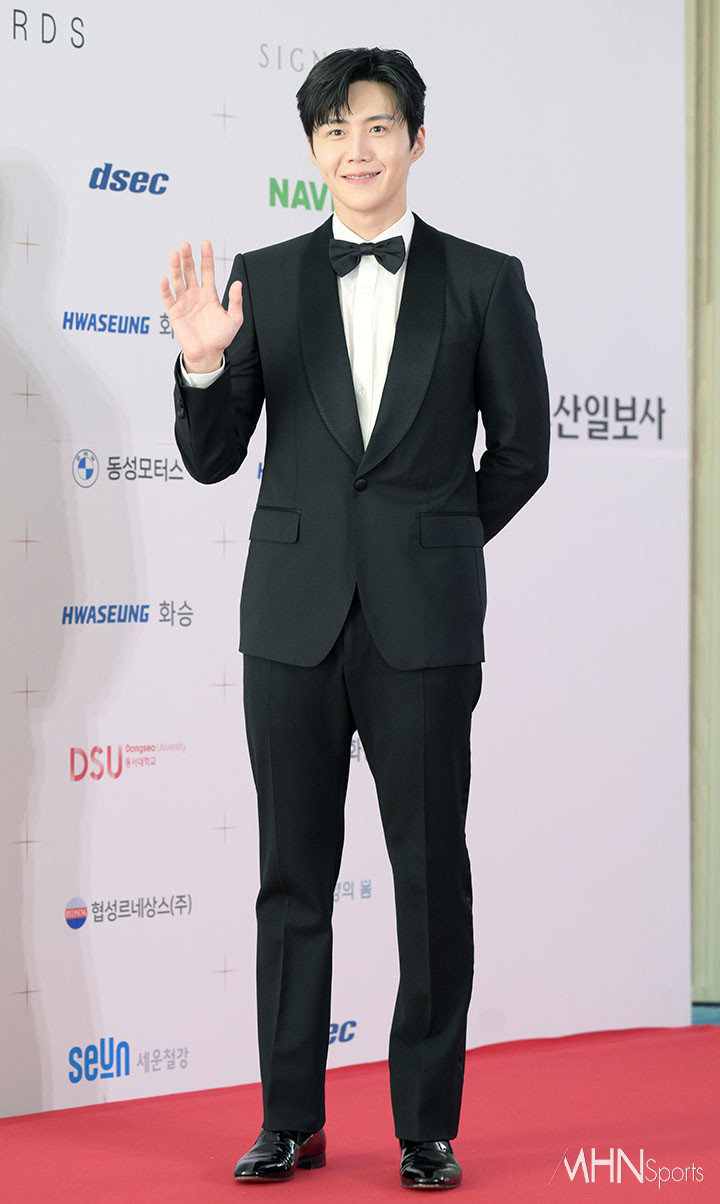 [Ms포토] 김선호 멋진 슈트핏 자랑하며