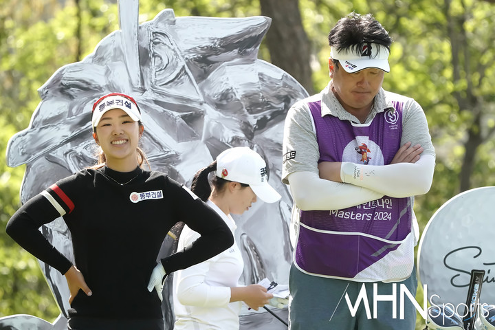 [mhn포토] 윤민아 신나는 미소로 출발