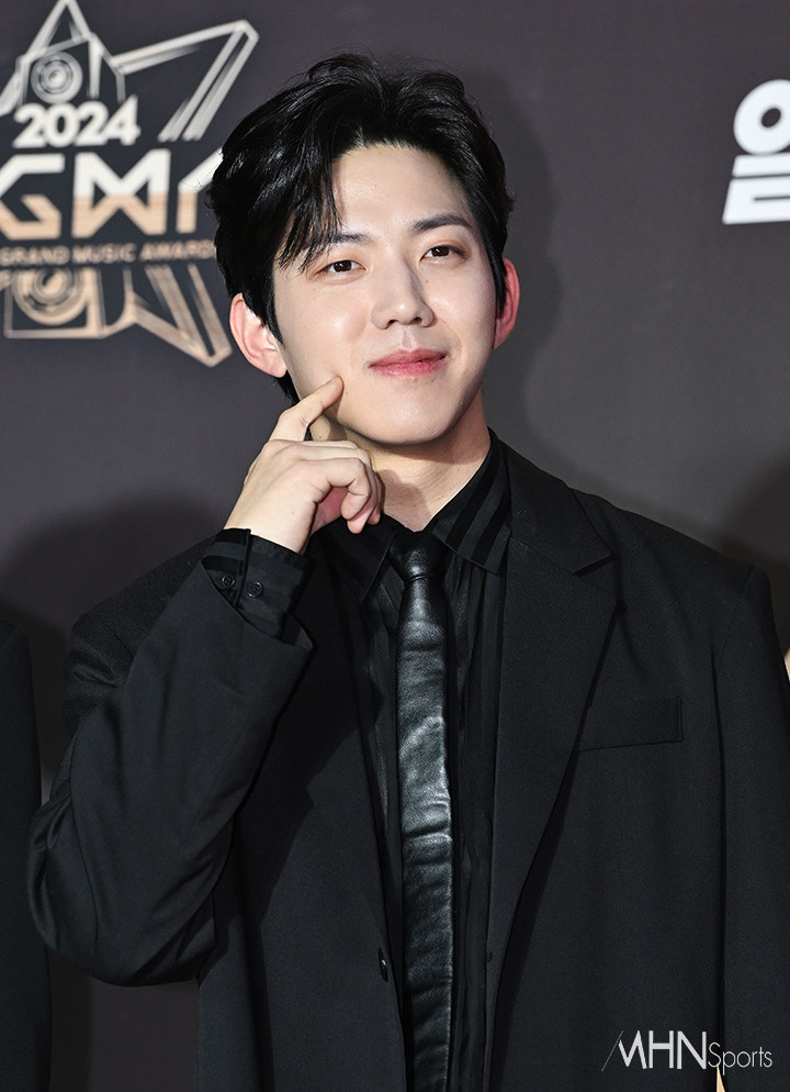 [포토] 데이식스 도운 귀여운 볼 콕