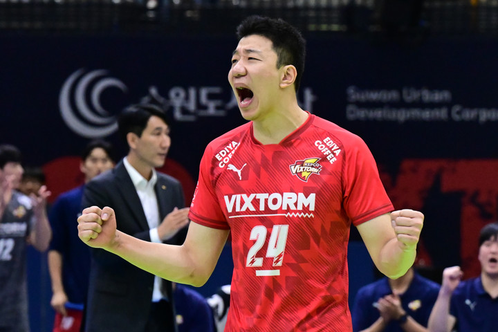 블로킹 7-2, 서브 5-1...정관장, 갈 길 바쁜 IBK 7연승 막았다...한국전력 5연패 탈출 (종합)