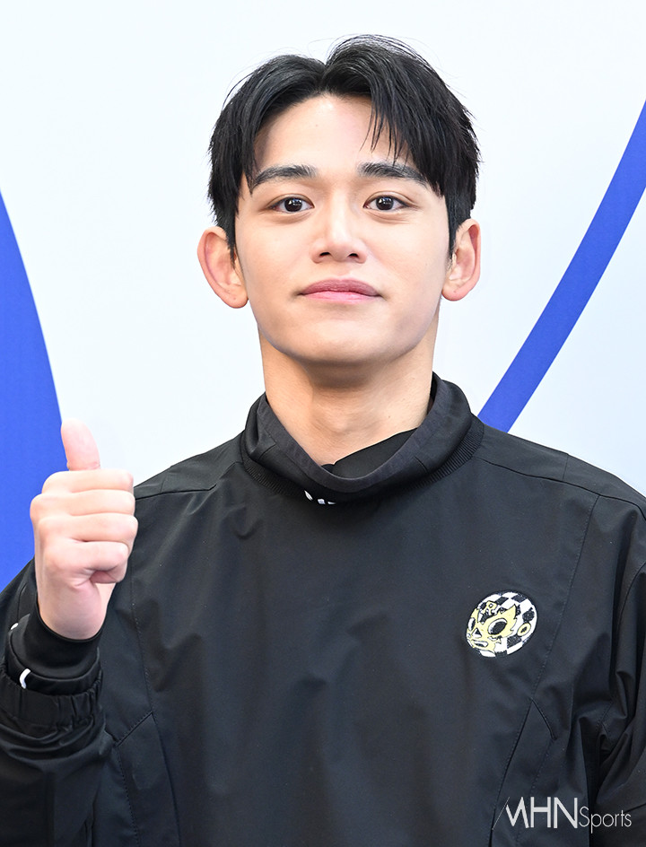 루카스 비주얼 엄지척