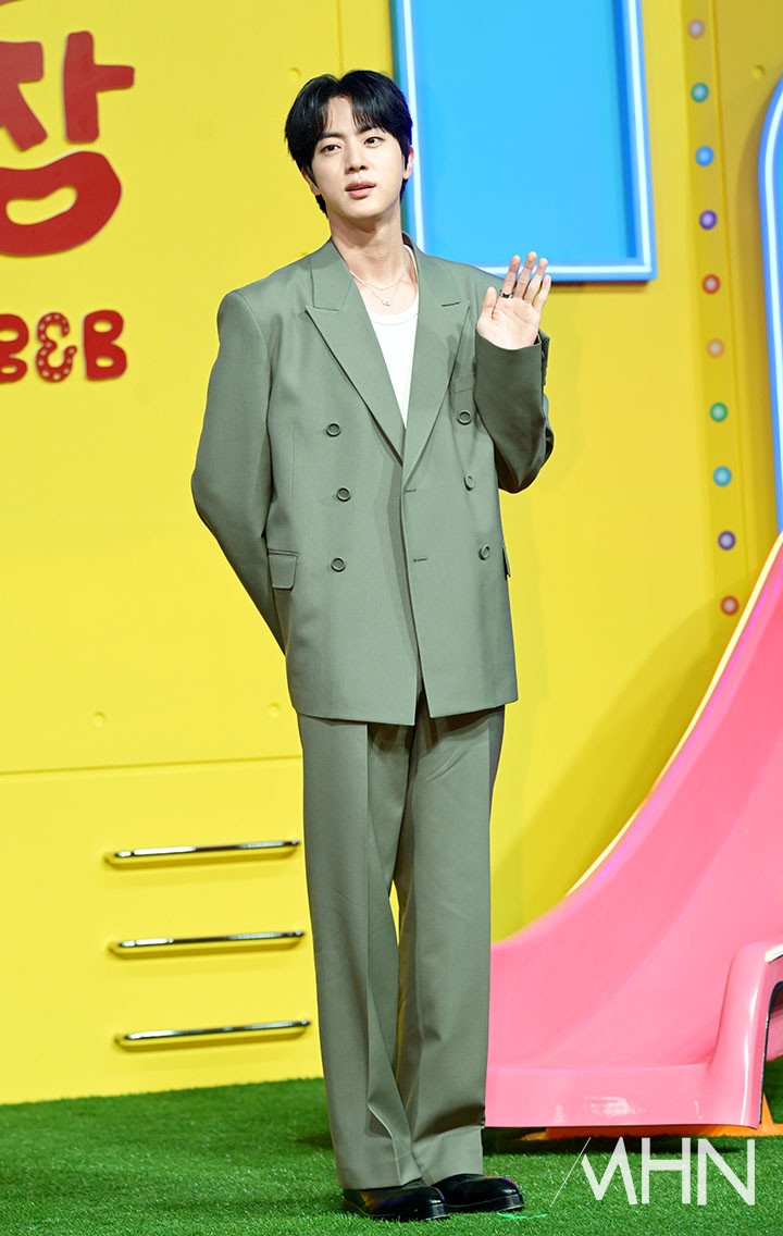 [포토] 방탄소년단 진 머리부터 발끝까지 완벽