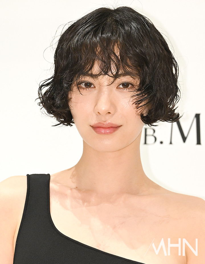 나나, 수영복을 입고 나왔어? 나나라 가능한 파격 치골 노출 패션