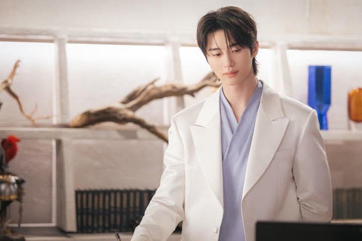 아이유 만난 변우석, 또 한번 대한민국 흔들 수 있을까 ('21세기대군부인')