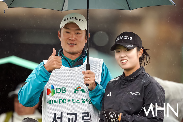 [mhn포토] 서교림, 캐디 전병권 엄지 척 우리 선수 최고에요