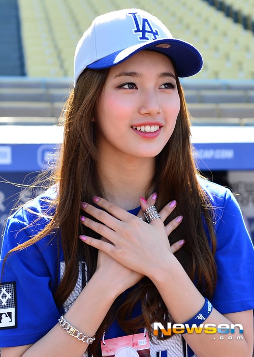 [포토엔]수지 ‘다저스타디움 시구 감동’