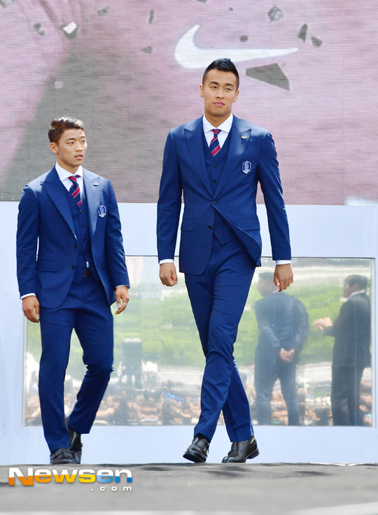 [포토엔HD] 김신욱 ‘실제로 보면 더 어마어마한 기럭지’
