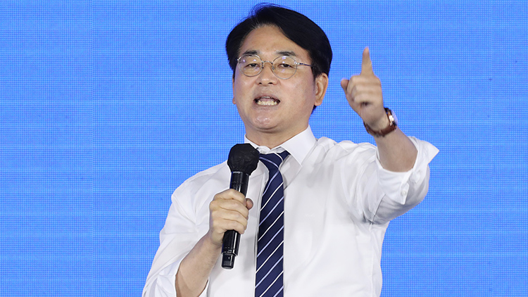 박용진 한덕수, 선수뛰다 심판하는 셈…자격미달
