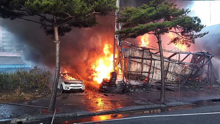 전북 익산 타이어 판매점서 불…인명 피해 없어