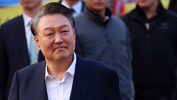 尹 대통령실, 국정 중심 잡아야…관저서 김 여사와 김치찌개 식사