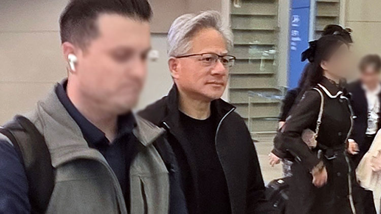엔비디아 젠슨 황, 인천공항 입국…15년만에 방한