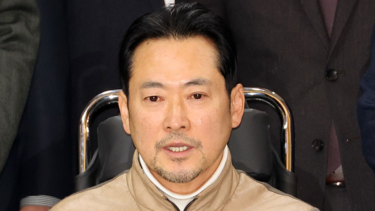 [단독] '단식 후유증' 장동혁, 입원 닷새 만에 퇴원…통원 치료하며 회복 집중