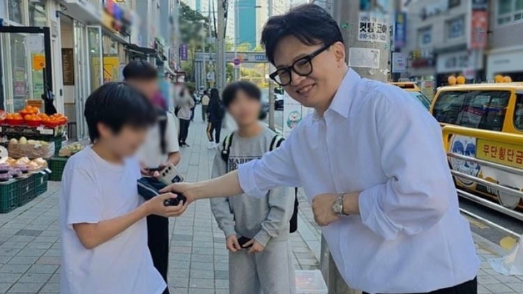 한동훈, 부산 찾아 시민들 만나…북구갑 출마 가닥