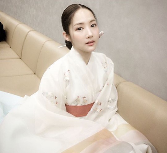 박민영, ‘7일의 왕비’촬영 중…한복 입고 청순미 뽐내