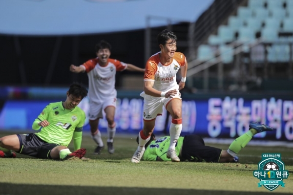 [S코어북] 풀리지 않은 공격+퇴장 전북, 홈에서 강원에 0-1 패...시즌 2연패