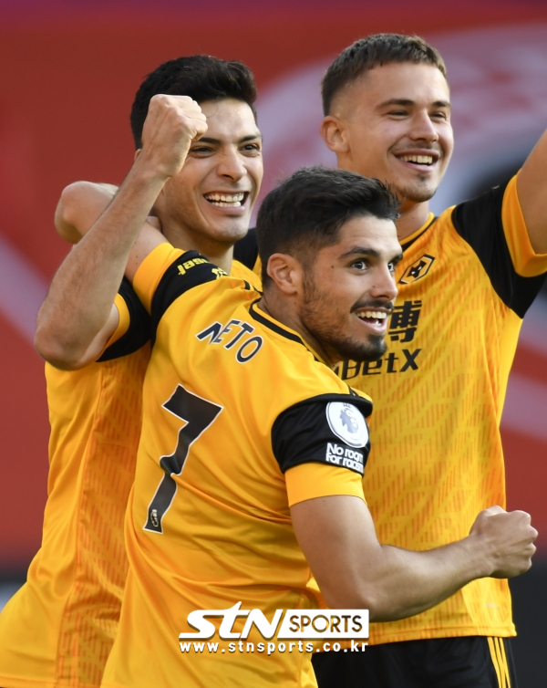 [EPL 1R] 히메네스 결승골 울버햄튼, 셰필드에 2-0 승리