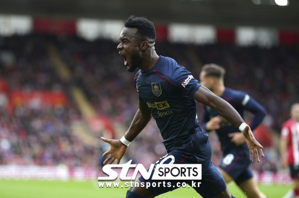 [EPL Discourse] 번리 코르네, 첫 승 이끈 로켓 런처