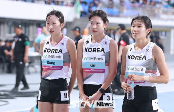 [구미육상] 개인 최고 기록 달성 박나연, 1,500m 5위로 통과...김유진-송다원은 9∙10위