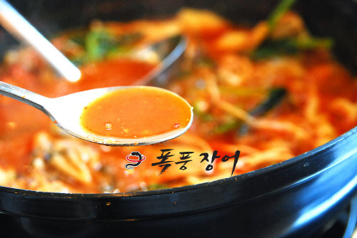 [스포츠서울 2015 상반기 히트상품]매운탕 시키면 장어 공짜 정겨운사람들 폭풍장어